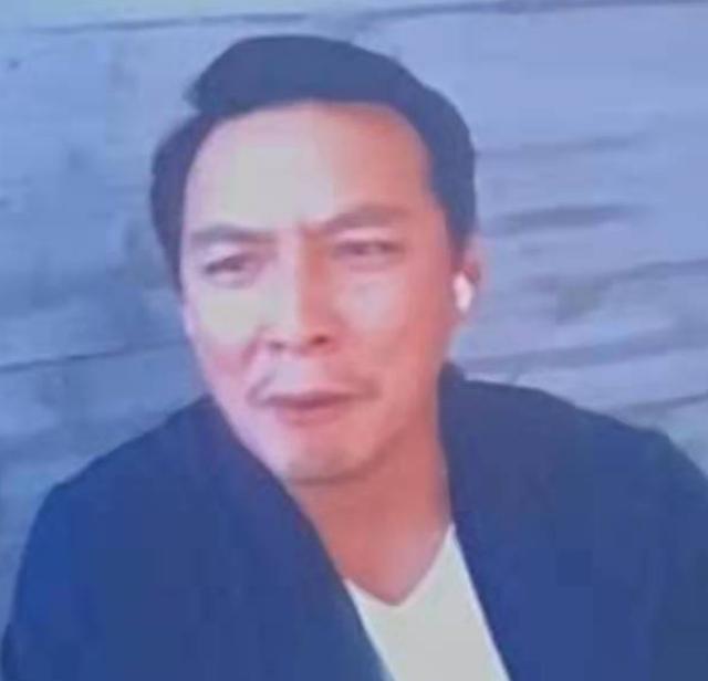 "不老男神"都假的，满脸皱纹、发黄出油，生图揭露"人间真实"