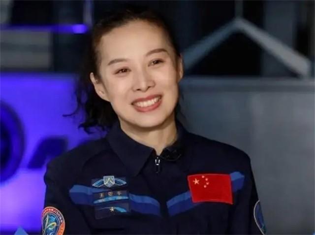 “太空娇女”王亚平：中国首位出舱女航天员，今仍在太空执行任务