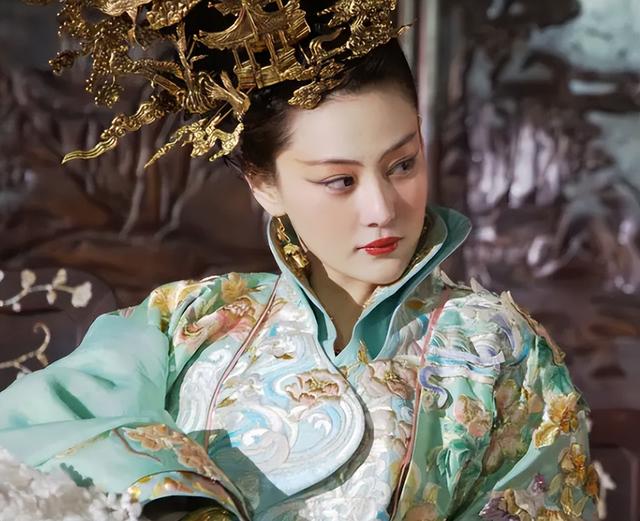 张馨予：因一块石头成“全网笑话”，嫁给何捷后她“重获新生”