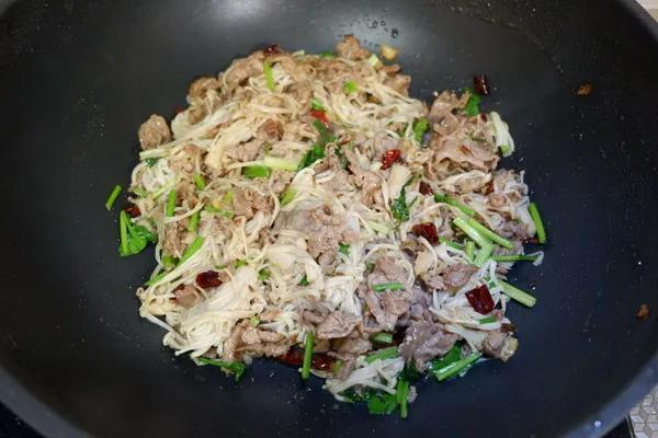 年龄大了，越要多吃肉？建议中老年人：多吃这4种肉，身体少生病