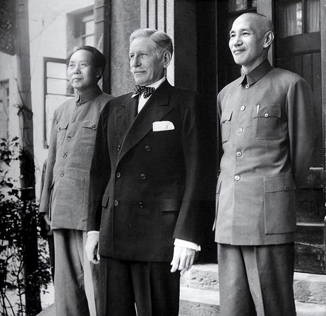 重庆谈判时，蒋介石决定让毛主席担任新疆省长，主席的回应真高明