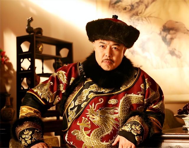 雍正去浙江视察，见大臣亲自给灾民发粥，回京后立刻举荐他升职