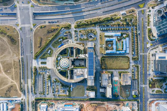 南甯一醫院，院內建築奇葩像馬桶，看過的人都稱：設計師腦洞真大