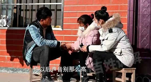 妈妈太懒家里乱得像垃圾场，儿子变家长恨铁不成钢：她从不打扫