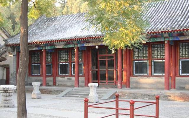 故宮的露陳墩是幹啥的，它上面曾擺放青銅器，目前只剩下一件孤品