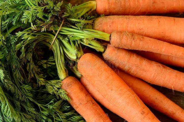 立夏后重在养心，建议多吃“5红菜，3红果”，保护血管，健康过夏