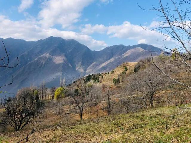 高山之上，秦嶺終南山有個原本熱鬧的空中村落，也許即將永遠消亡
