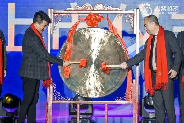 比脚踩酸菜更荒诞！上市敲钟仪式，也能造假？