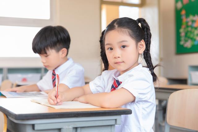 孩子学习低效，写作业爱拖拉？脑科学：简单一招养成学霸