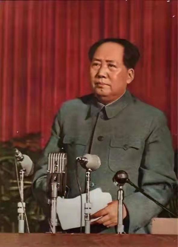 毛泽东和邓小平语言风格的同与不同