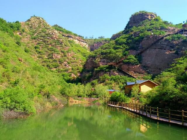 河南一景區極爲冷門，名字充滿少數民族風格，山勢雄偉壯觀遊客少
