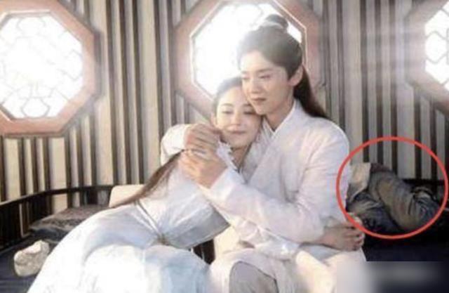 太敷衍了！影视剧中那些无语的“穿帮镜头”，简直让人哭笑不得