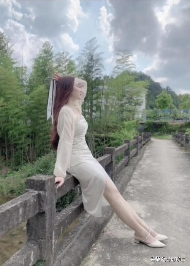 风轻轻呼唤，云悄悄告别