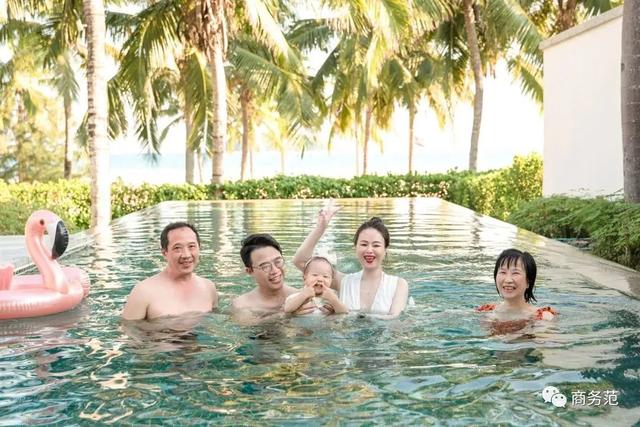 結婚四周年，我們帶女兒穿越回婚禮那一天…