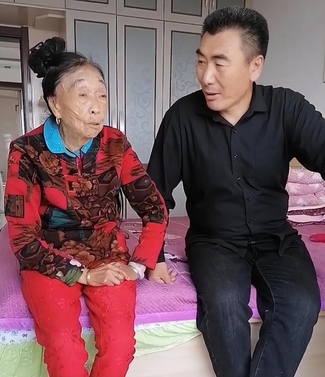 对于这个问题,马玉琴和李玉成从来没有在网上解释过,如今,马玉琴和