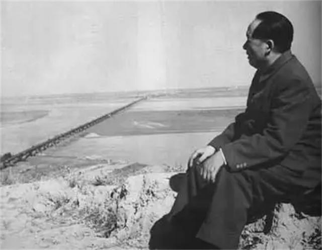 1971年，毛主席在深夜中做出重大决定，催促身边的人：快打电话