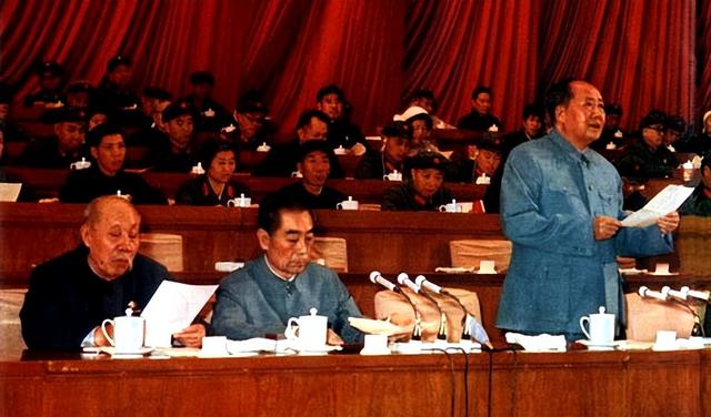 周恩来去世，主席两度落泪却截然不同，一次无声，一次嚎啕大哭