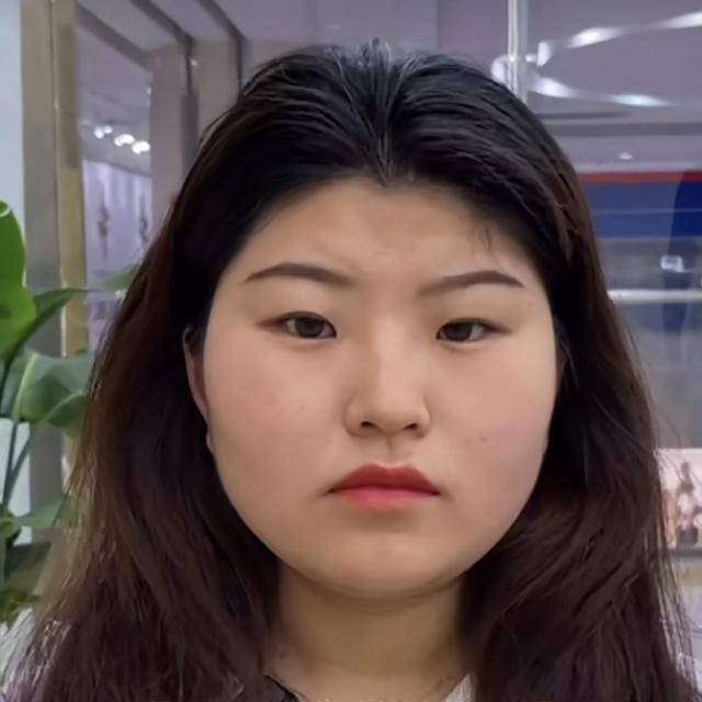 额头短就是额头长度小于面部的1/3,上庭显窄.额头短?