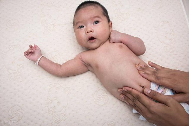 孩子发生呕吐时，怎么知道是哪里出了问题？重点关注2方面