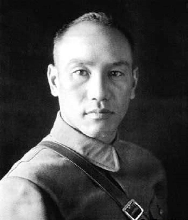 49年大陆解放后，控制中国十多年的四大家族去哪儿了？