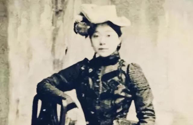 “懒婆娘”下嫁锅炉工，每天喝酒闲逛不干活，44年后才知是小凤仙