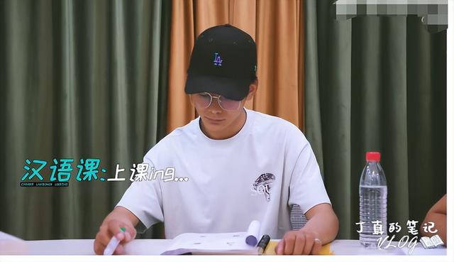 00后高颜值小伙丁真，被国企破格录用，气质变化如同换了一个人