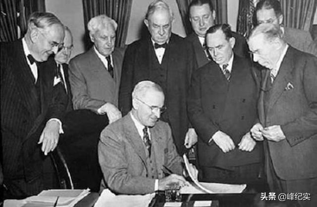 1951年朝鲜战争中，麦克阿瑟为何突然被解职？不单单是因为战败