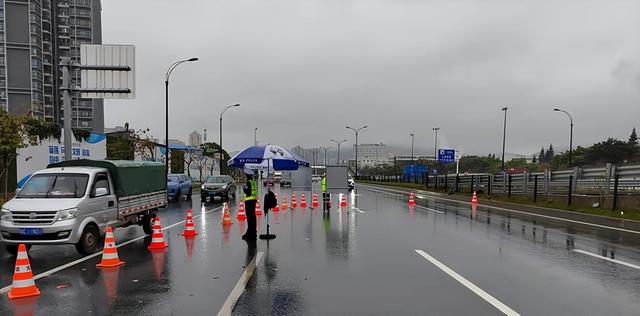 暴雨黄色预警信号生效！降雨+降温还会持续！明天珠海这些路或堵成这样！