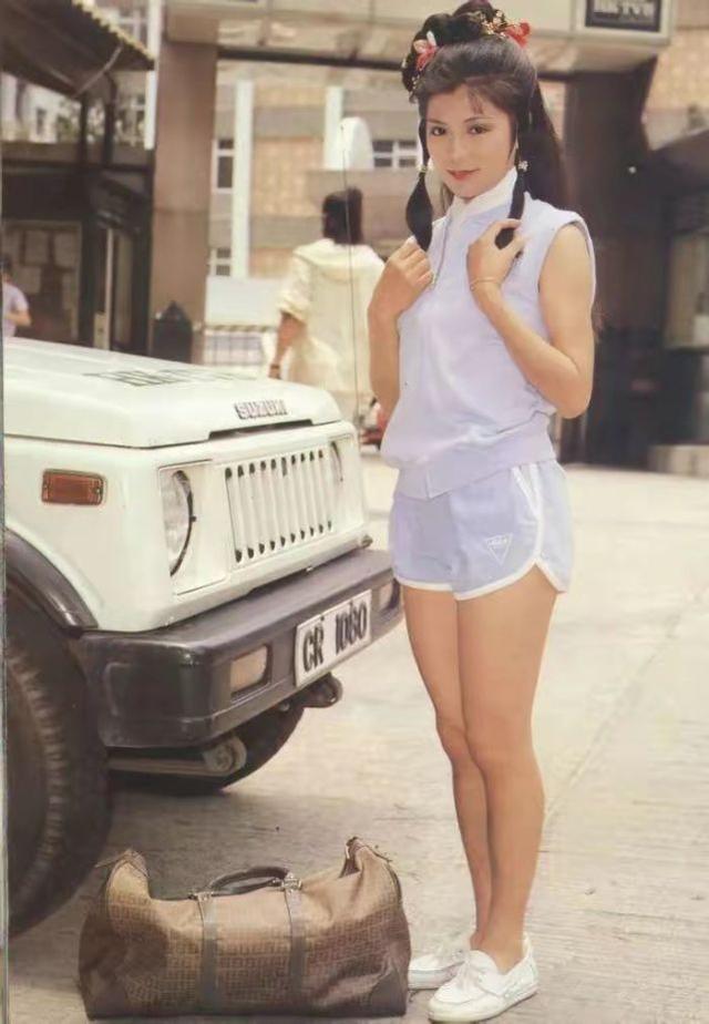 30年前有一种时尚叫翁美玲，即使是现在，她的衣服依然时尚。
(图4)