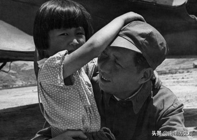 32岁李讷离婚，携子独居，毛主席落泪：闺女的婚事实在是草率啊