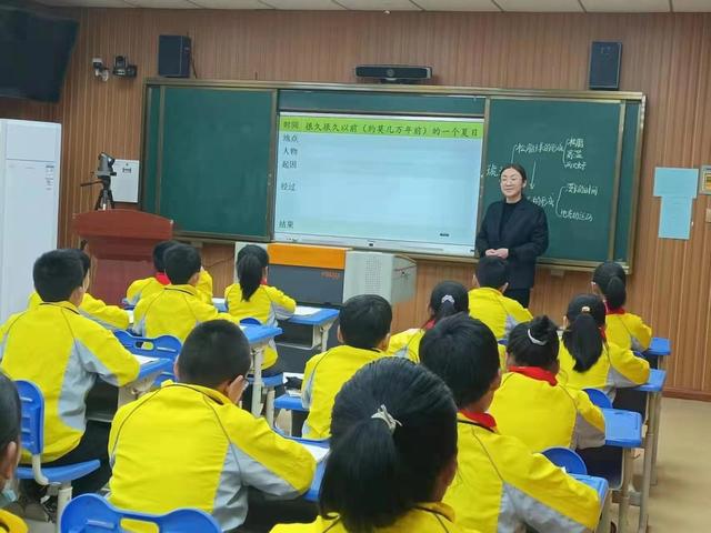 历经磨练 不负芳华——磁钟乡中心学校语数优质课赛讲活动