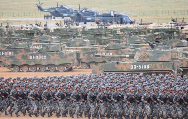 中国今年军费预算为1.45万亿元，三个维度对比，揭示一个重大事实