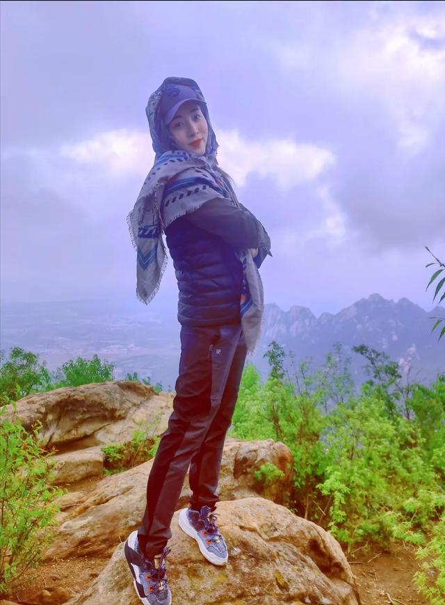 众星庆祝母亲节：央视主持张蕾晒儿子合影，韩庚卢靖姗官宣怀孕