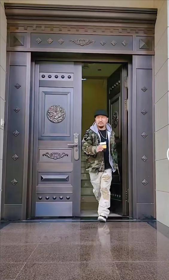 李保田一生不接广告，不参加儿子婚礼，不和王刚合作，今住廉价房
