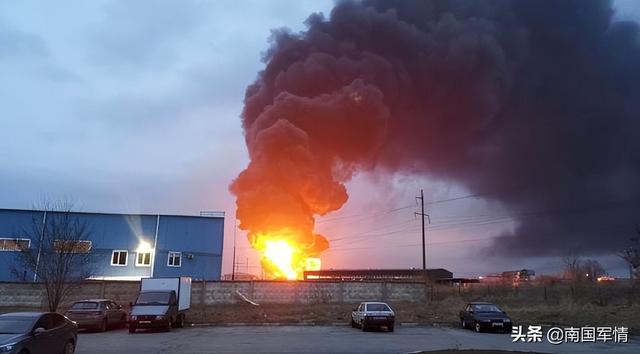 乌空军赢得首次大捷？超低空轰炸俄罗斯本土，油库被炸，火光冲天