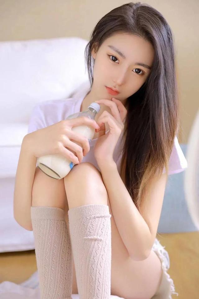 每个女人都是一只孔雀，开不开屏都是自己说了算