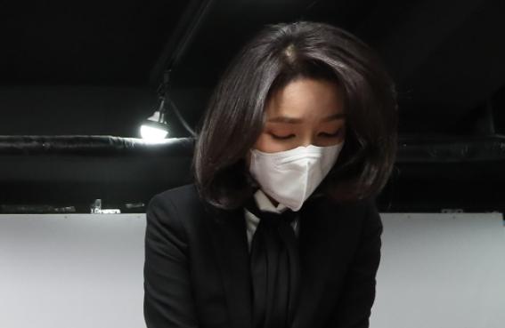 尹锡悦妻子：简历造假，被污蔑是“女招待”，曾允诺记者1亿酬劳