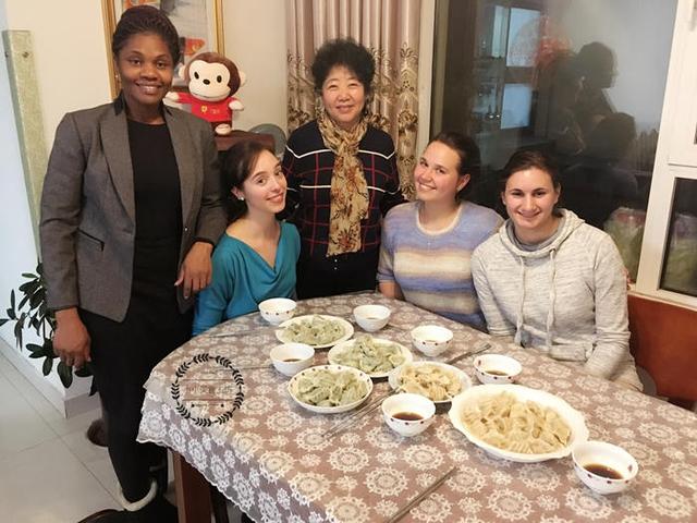 外國人最愛的5種中國美食，辣條上榜，老外：中國人太幸福了