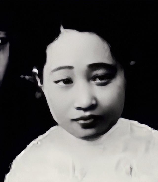 蒋介石一生一共娶过4个女人，却没有一个是蒋纬国的亲妈