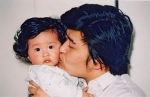 上过9次春晚的刘欢：与妻子认识9天闪婚，结婚33年恩爱，独女优秀