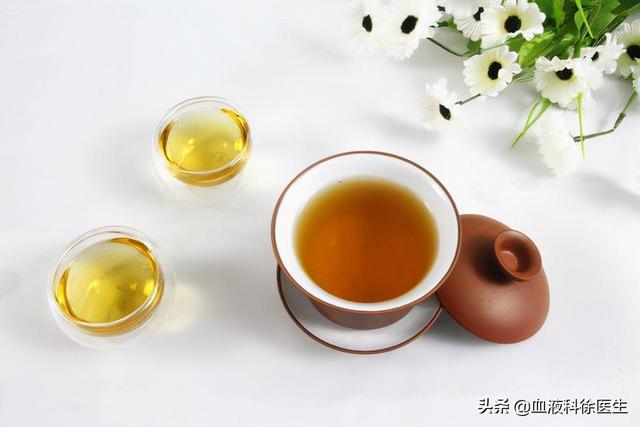 45岁大叔，每天吃洋葱降血脂，一个月后他的血脂有啥变化？