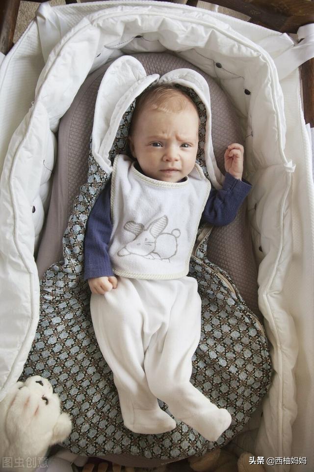电动摇篮真的能让孩子秒睡吗？孩子睡摇篮有利也有弊