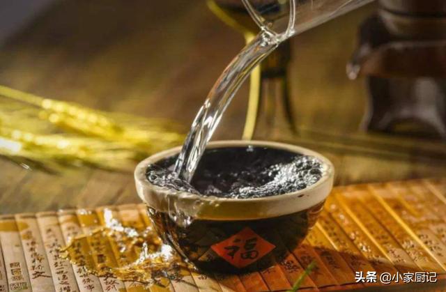 喝酒吃花生，度数越高越“危险”？50岁后，务必少吃这4种下酒菜