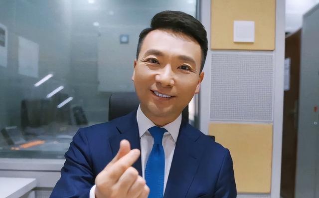 康辉：娶师妹刘雅洁，丁克22年让父母抱憾离世，风光的背后是眼泪