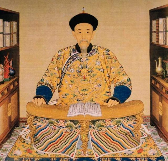 清朝十二帝中 为何会被认为是最突出的？毛主席：康熙有三大贡献