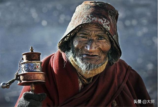 黄山奇石老僧采药康熙年间有人在深山发现一老僧48岁尼姑潜逃21年