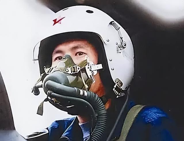 韩国2架军机相撞坠毁，4人遇难，为什么军机有降落伞，客机没有？