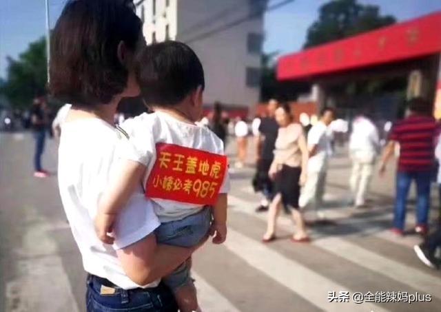 一组图诠释小姨带娃多“无敌”，满满套路和“被虐”，孩子太难了