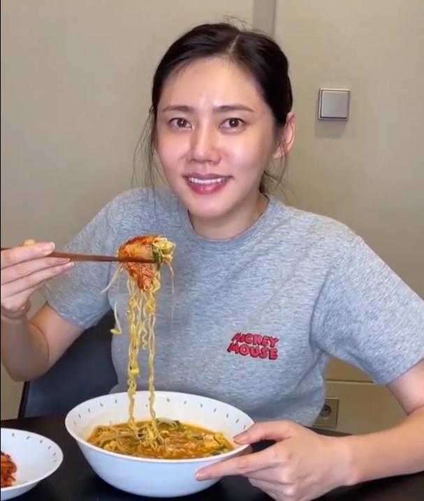 秋瓷炫向韩国粉丝道歉，称泡菜是韩国固有文化，或葬送在中国事业