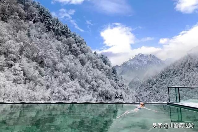 四川的小瑞士，集高原冰川溫泉峽谷于一體，冬季玩雪必去勝地